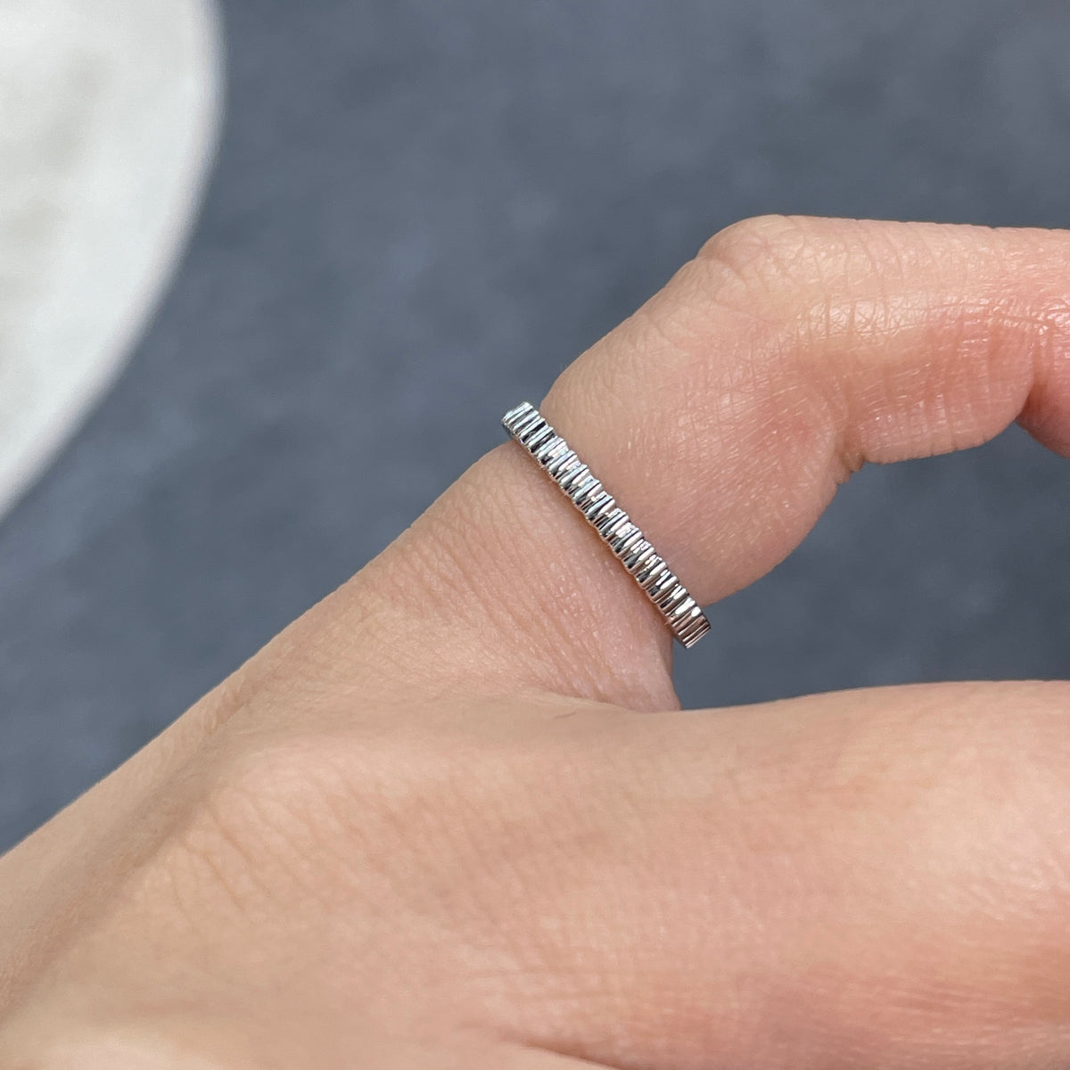 9K vertical line band pinky ring