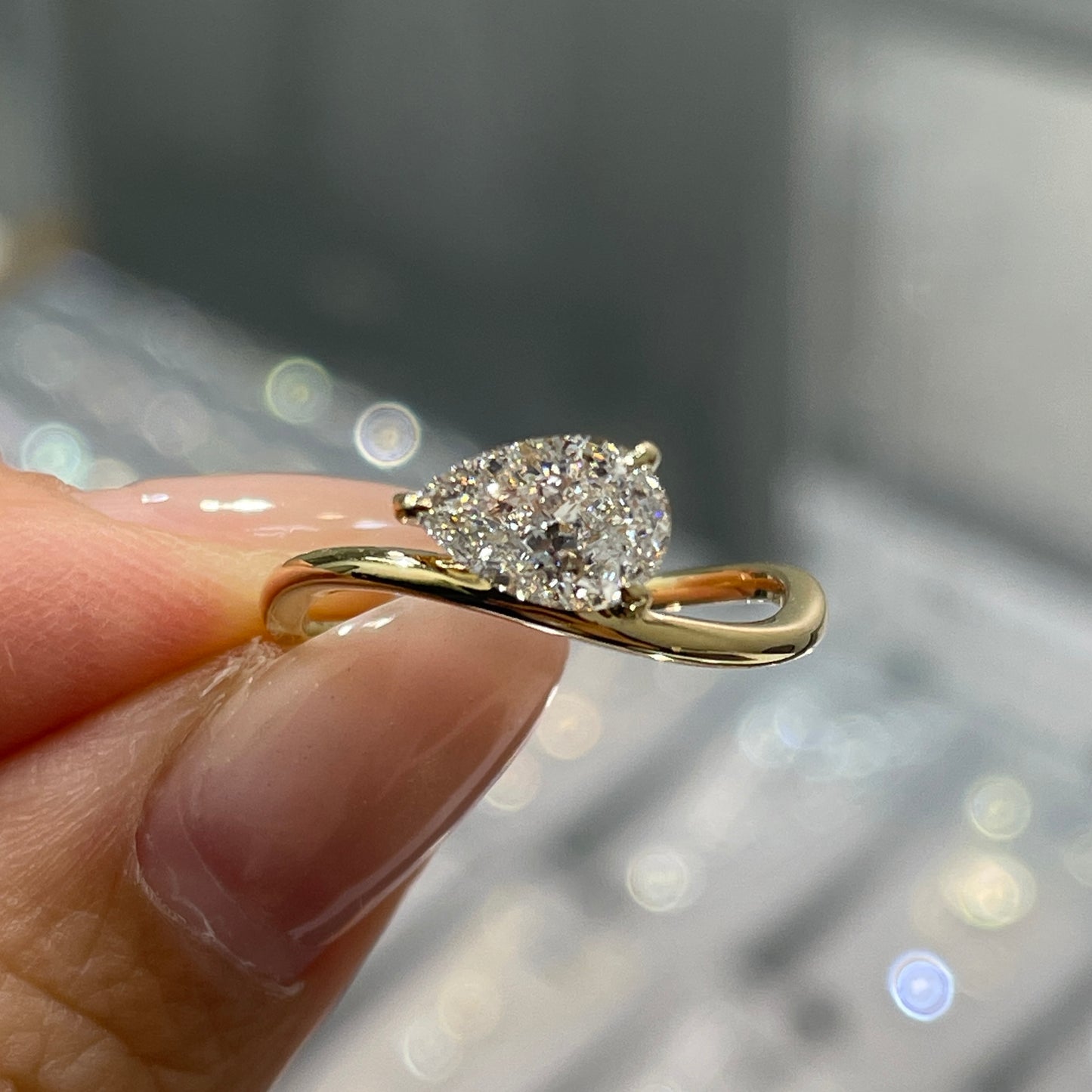 IGI Lab diamond Pear shape 1ct three prong wavy ring