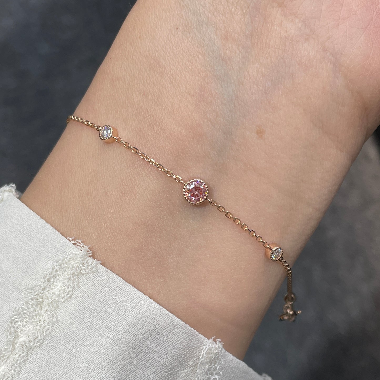Lab pink diamond round 0.25ct with diamond 0.1ct milgrain bezel bracelet