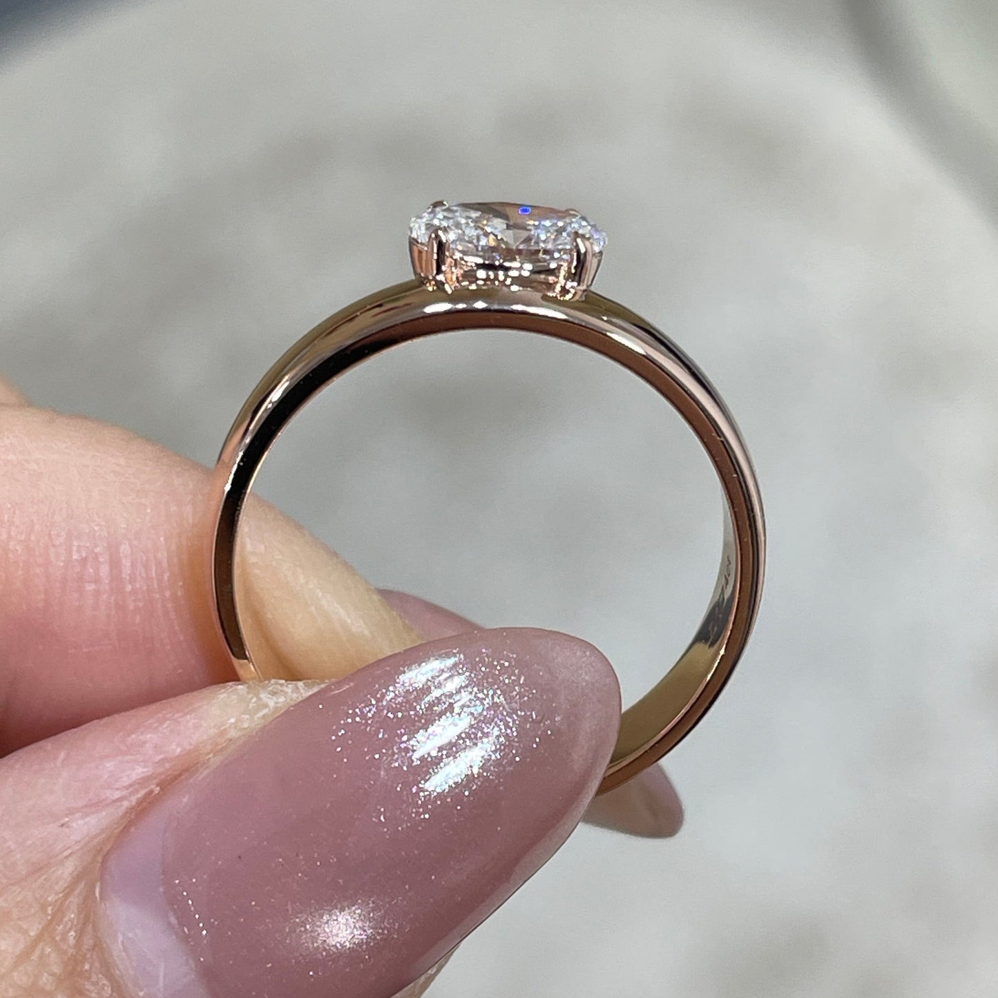 IGI Lab diamond Oval 0.7ct four-prong thick band ring