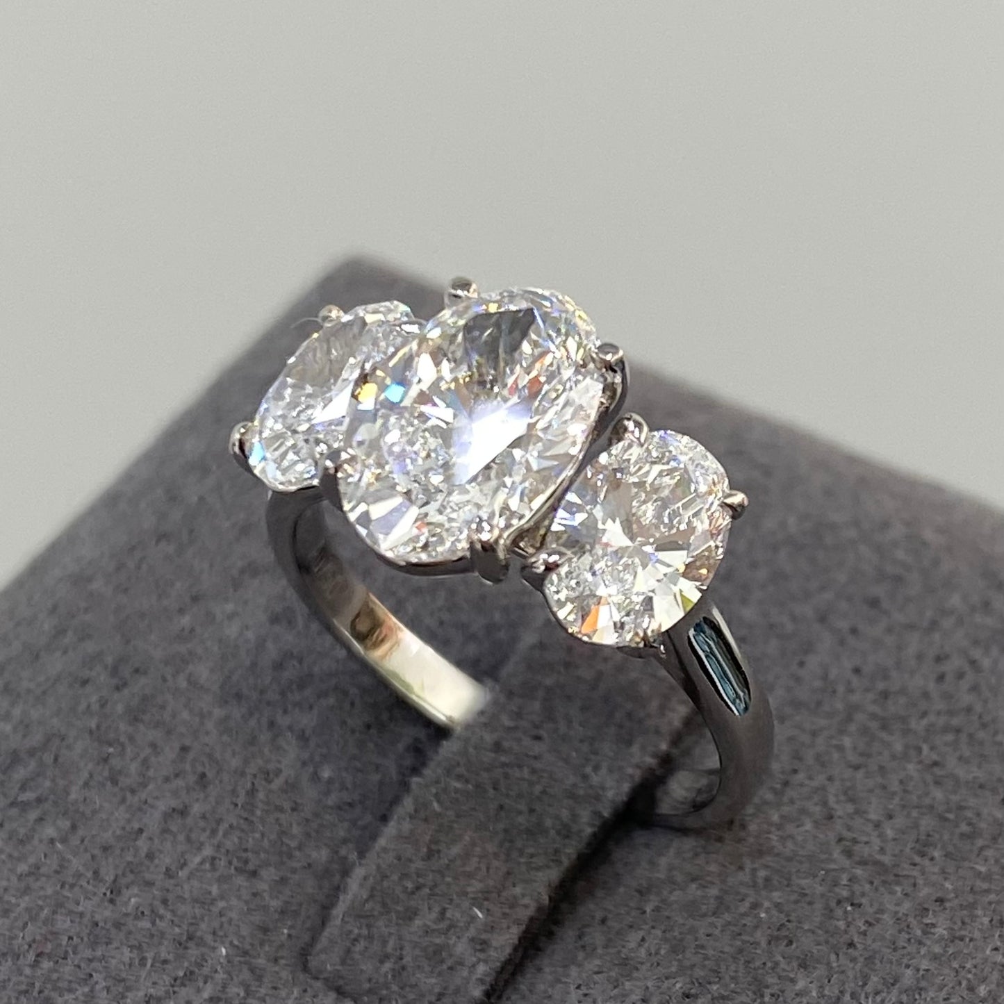 IGI Lab diamond Trio oval  3.5ct ring