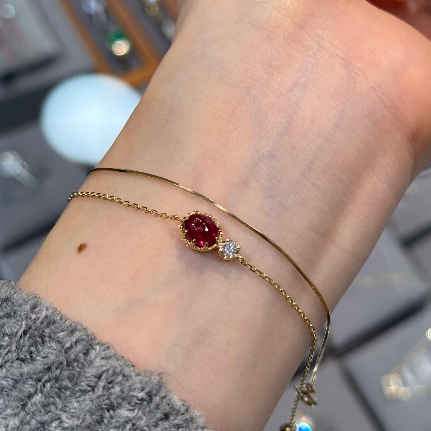 Lab Ruby oval 1ct with little diamond bracelet