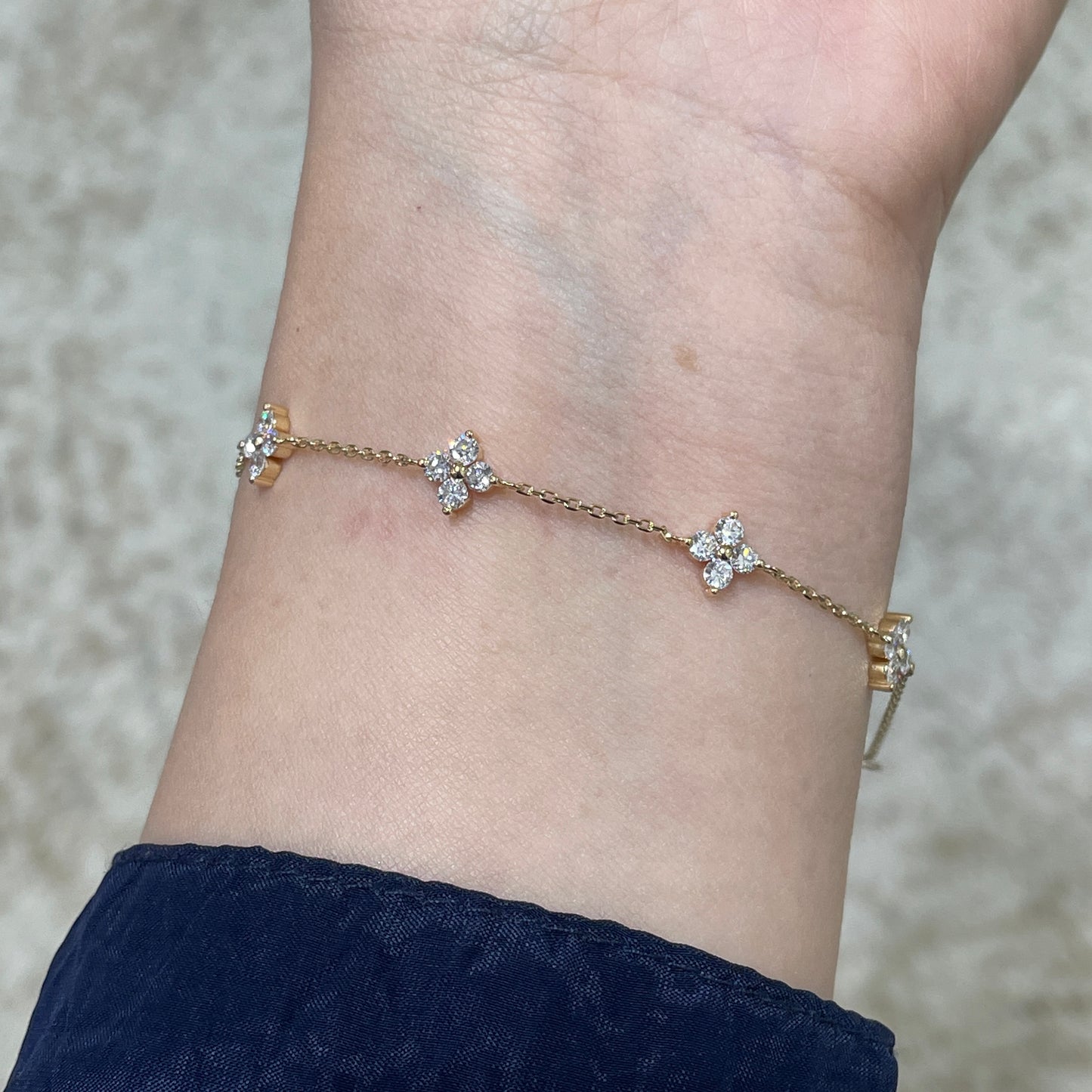 Lab diamond round 1ct five flower bracelet