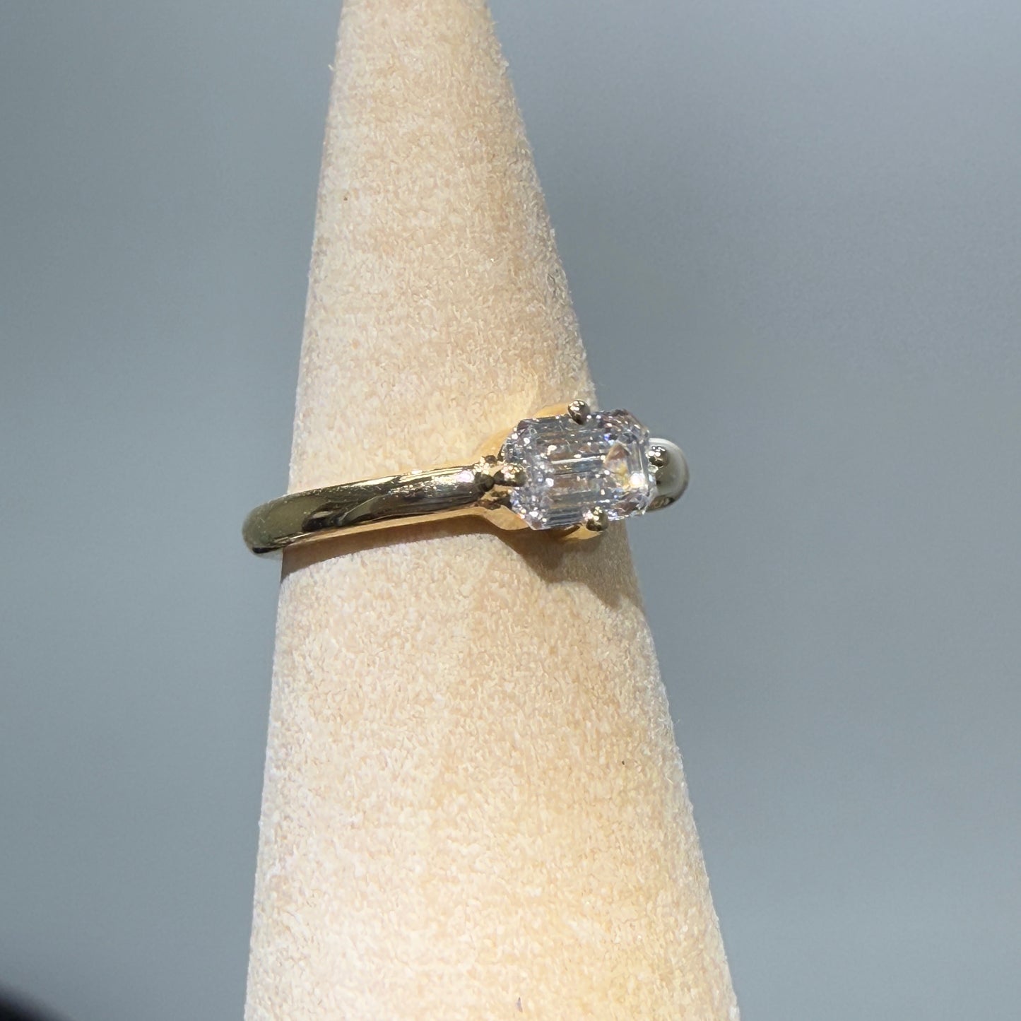 Lab diamond emerald cut 0.2ct 10mm ear cuff-each