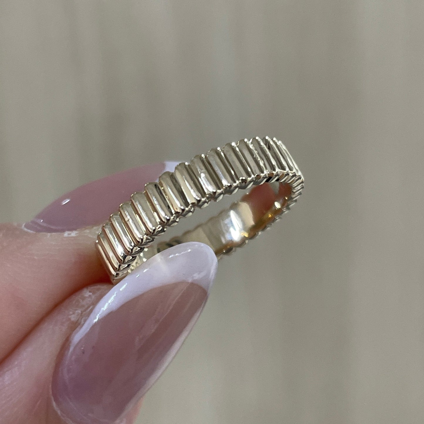 18K vertical line band ring