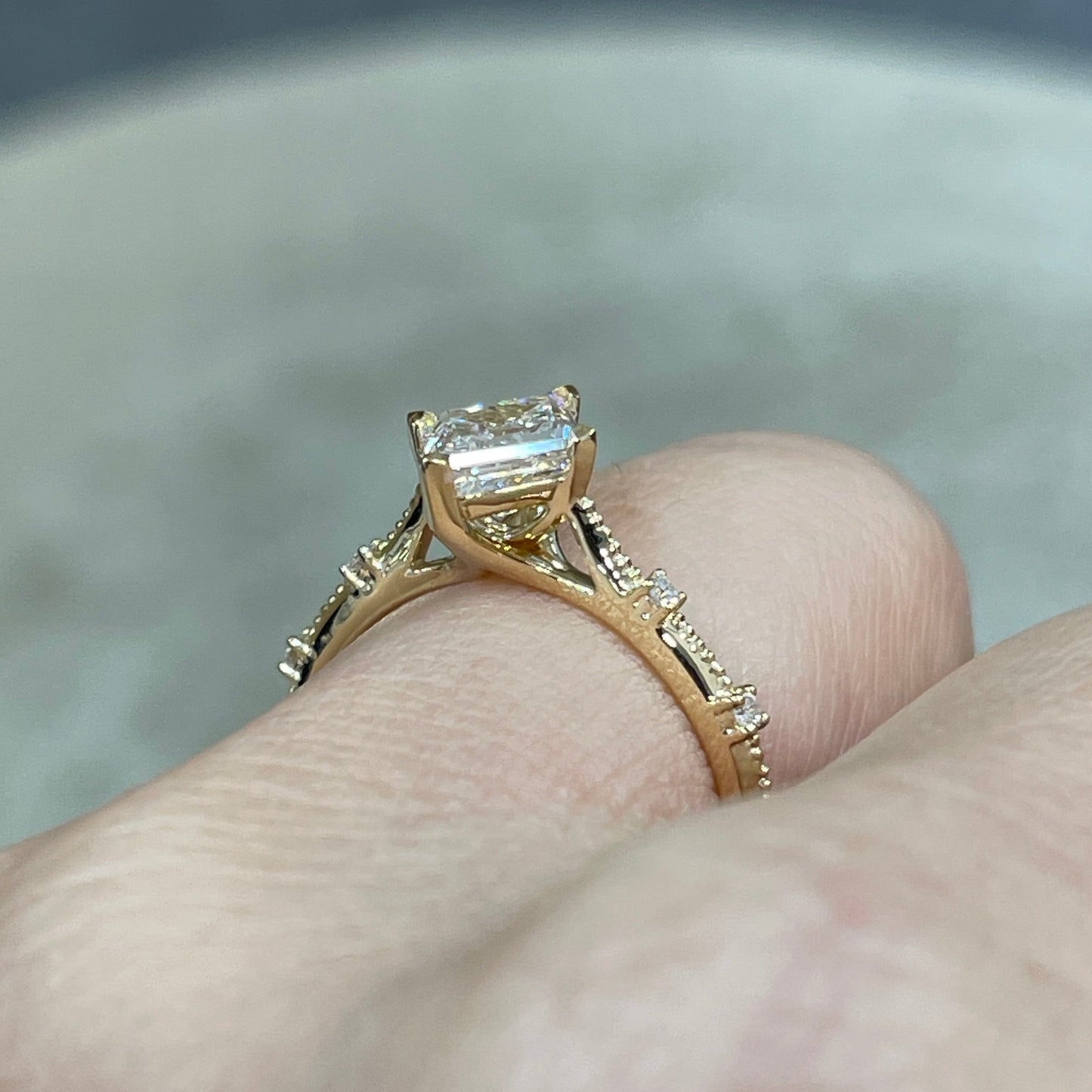 IGI Lab diamond kite cut 1ct four-prong milgrain side stone band ring