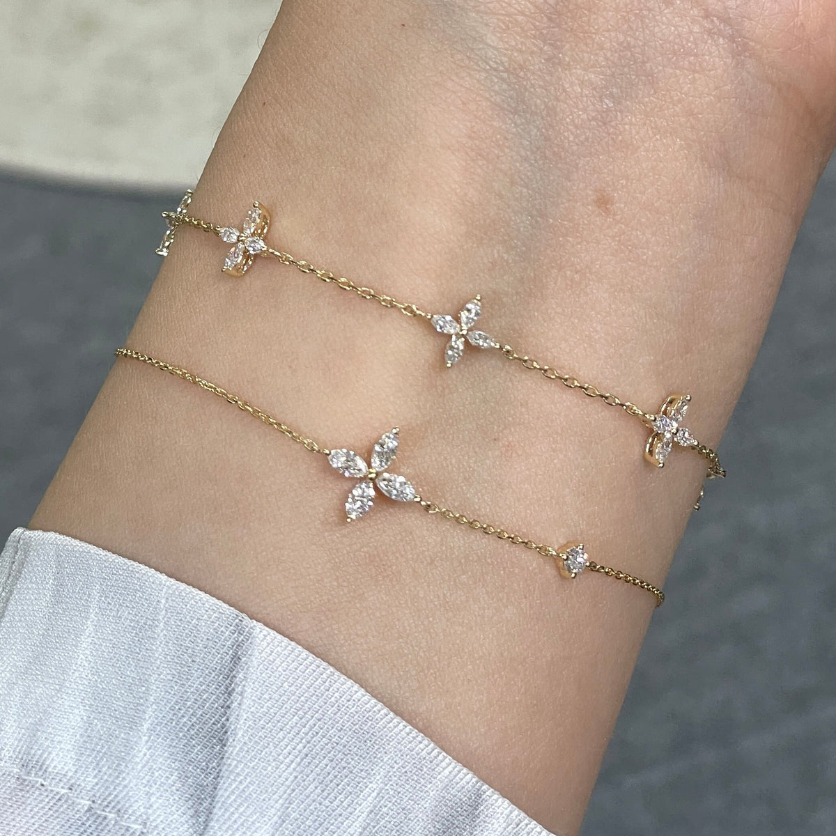 9k Lab diamond marquise  0.6ct five flowers bracelet