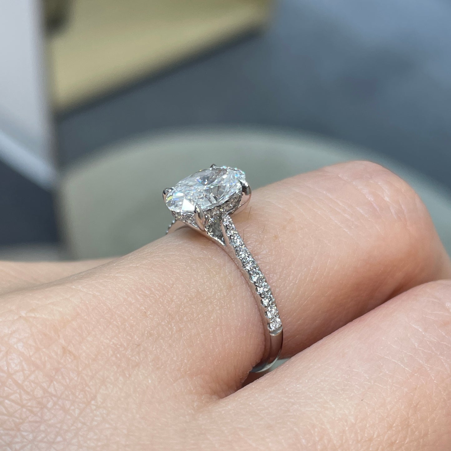 IGI Lab diamond Oval shape 1.6ct four-prong pave ring