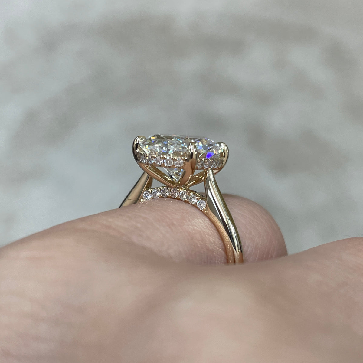 IGI Lab diamond Oval 3.5ct four-prong underhalo ring
