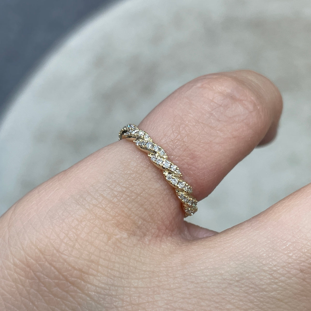 9k Lab diamond round 0.2ct rope half pave ring