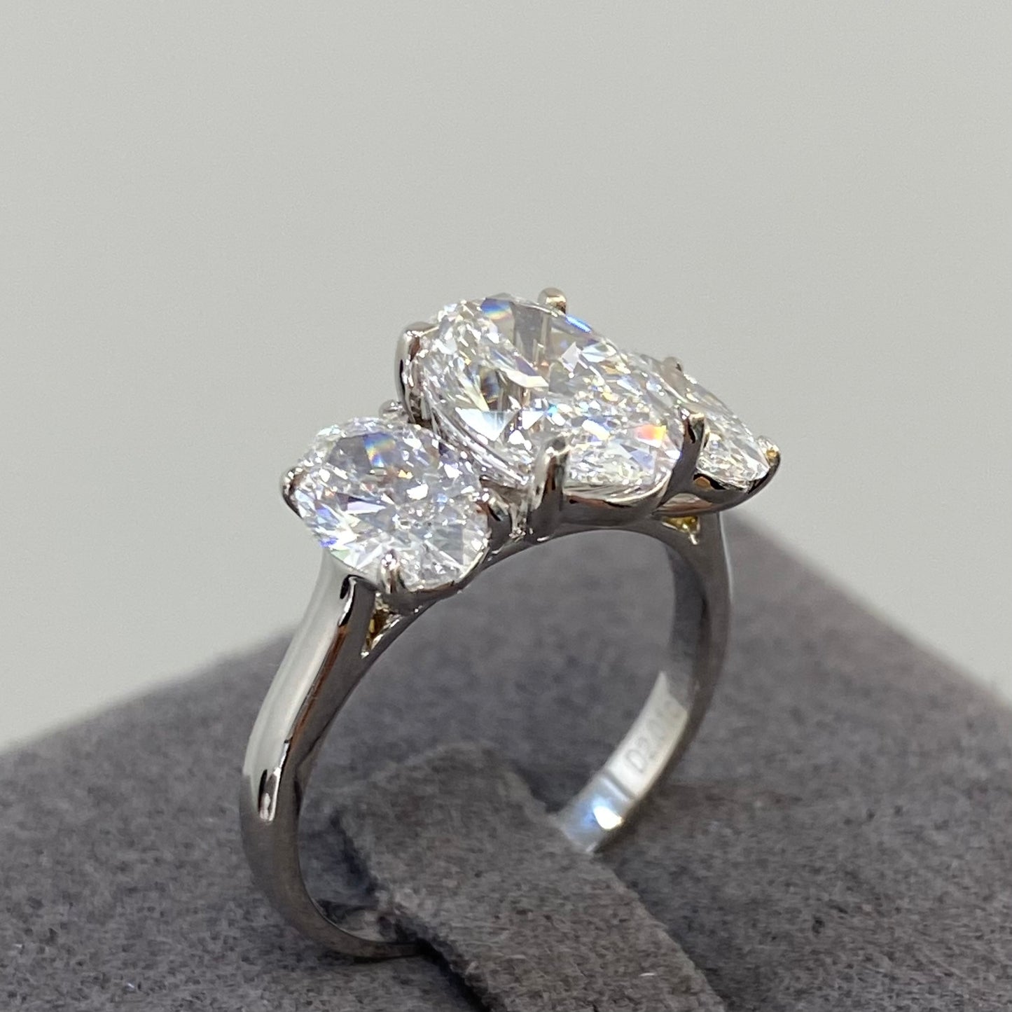IGI Lab diamond Trio oval  3.5ct ring