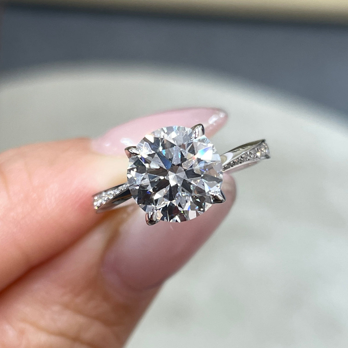 IGI lab diamond 2.5ct round four-prong underhalo twist pave ring