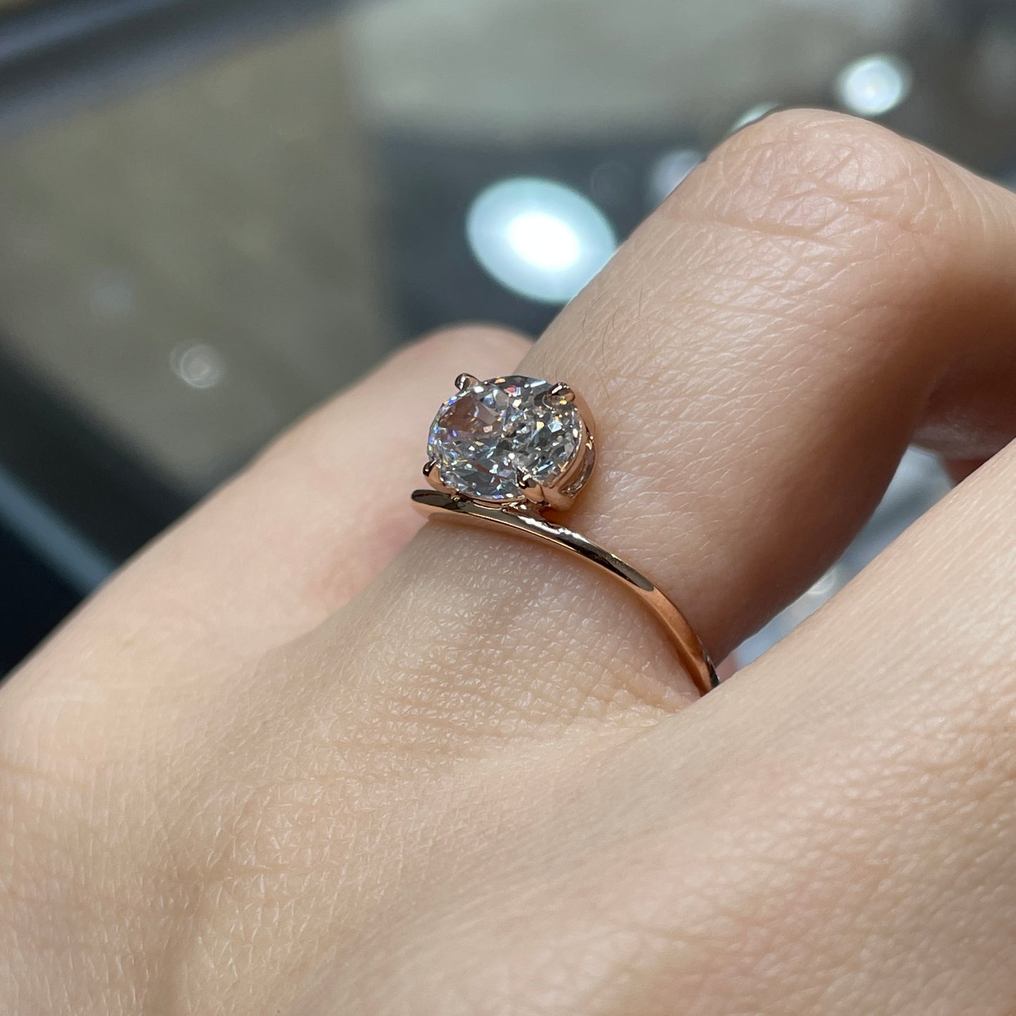 IGI lab diamond Oval 1.5ct four-prong wavy ring