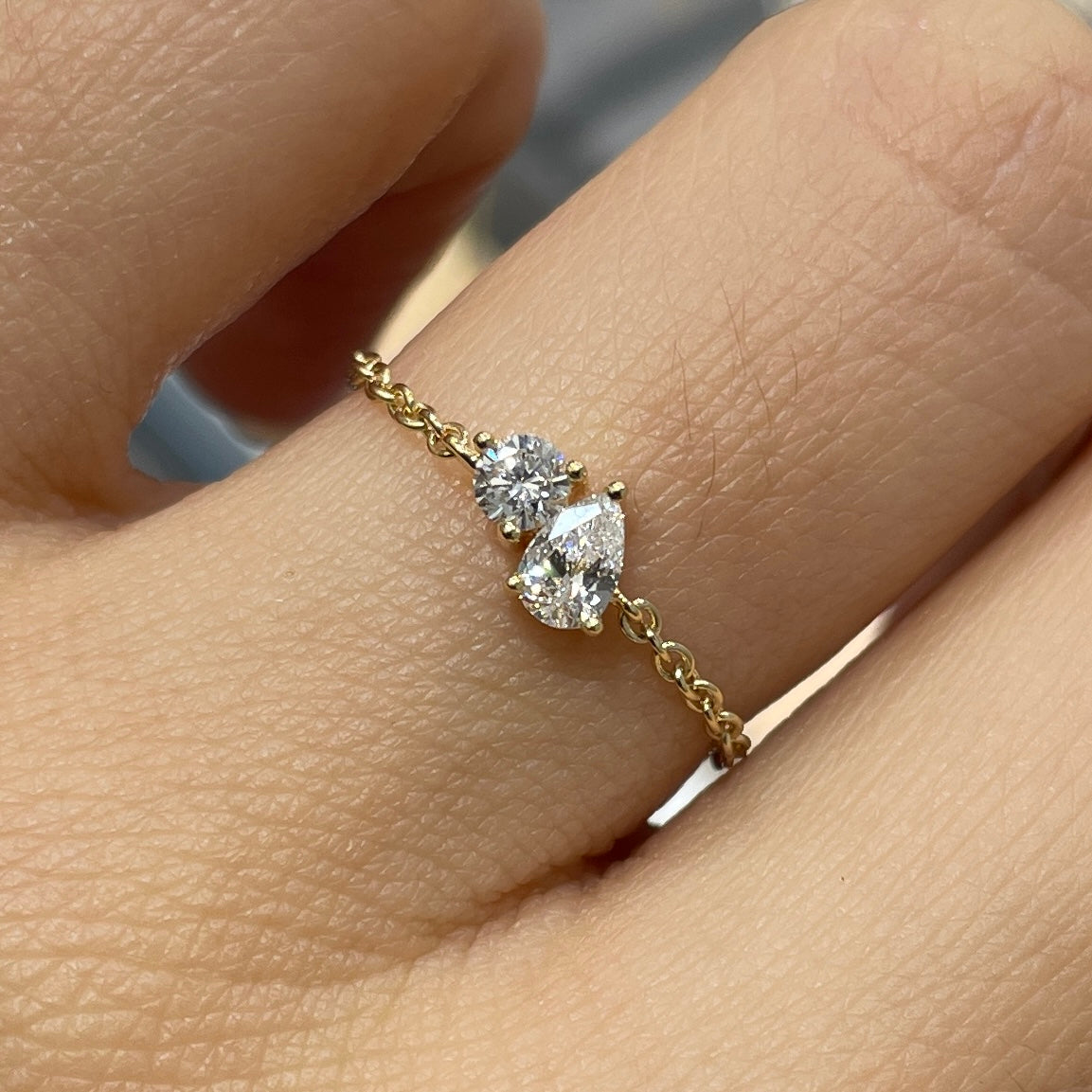 Lab diamond round and pear shape 0.24ct Toi et Moi chain ring
