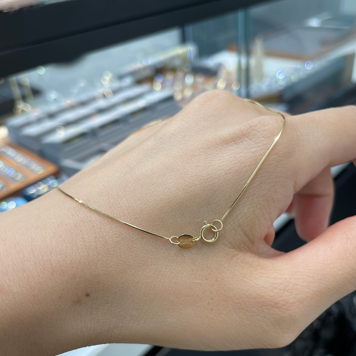 18k skinny snake ankle brcaelet