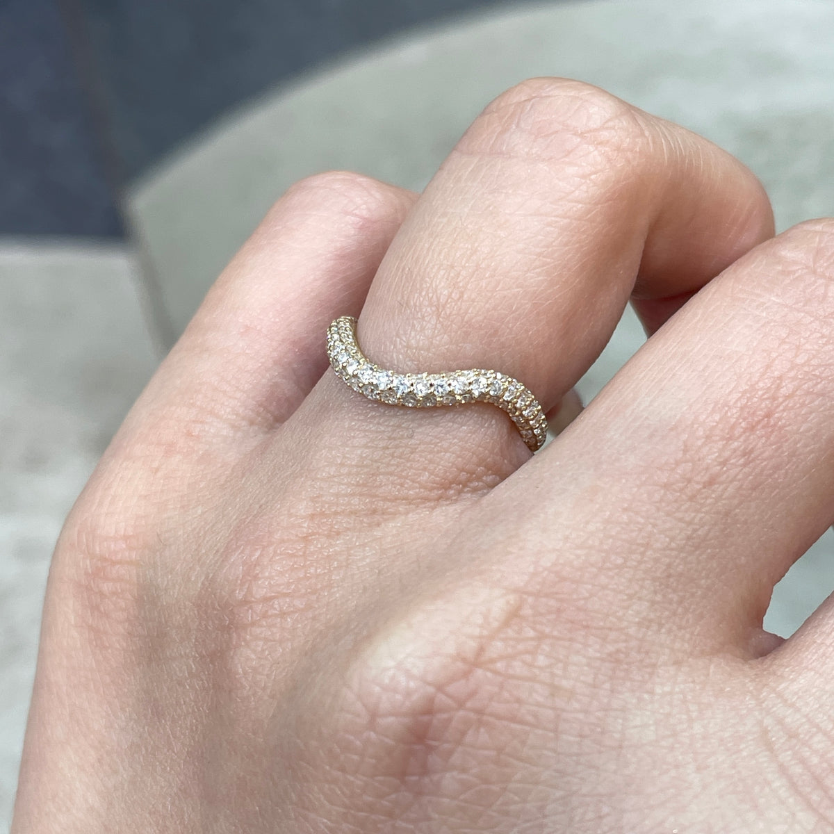9k Lab diamond round 0.6ct three row wavy pave ring