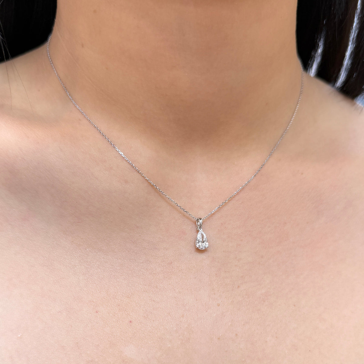14k Lab diamond Pear shape 0.7ct three-prong open clip pendant