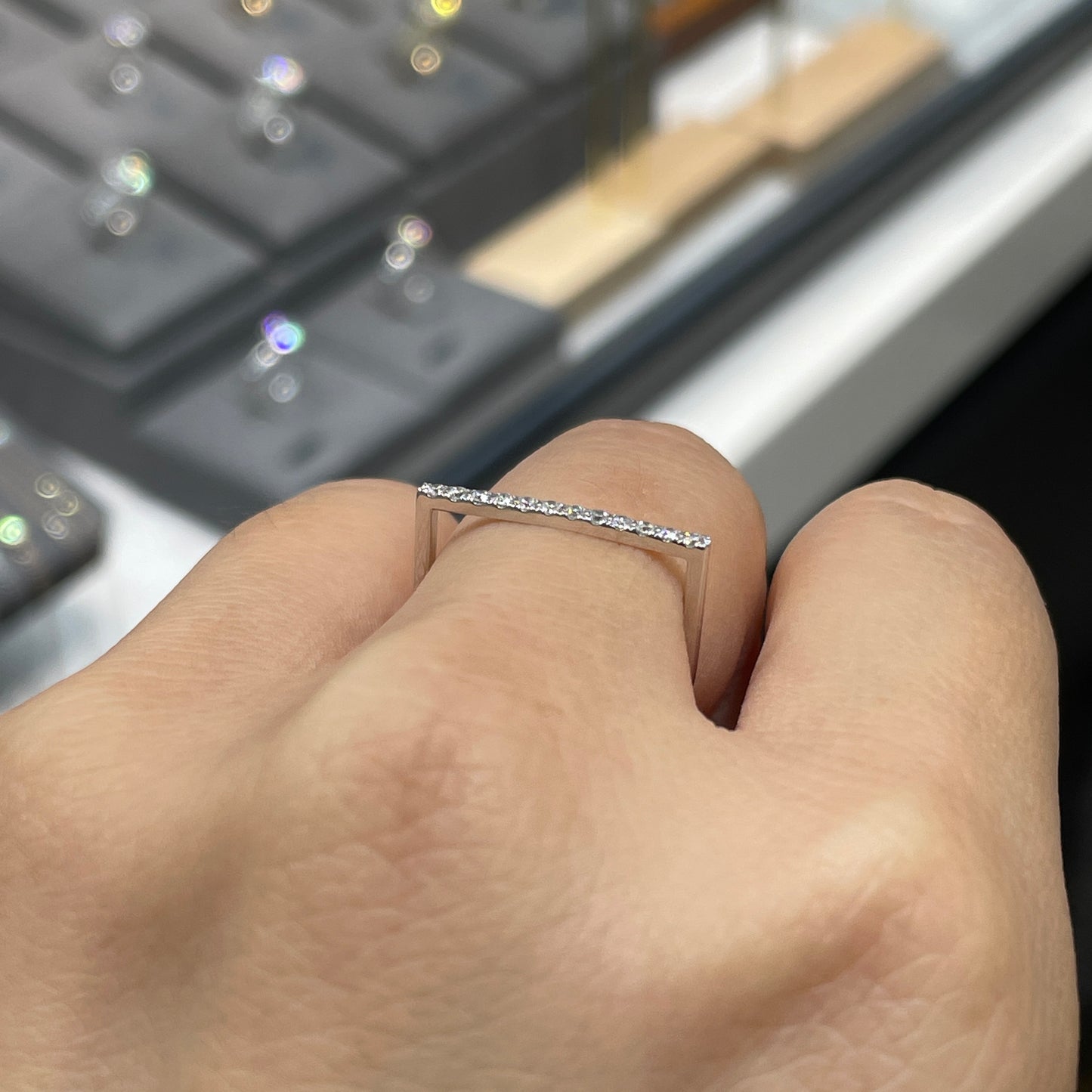 Lab Diamond round 0.1ct bar ring