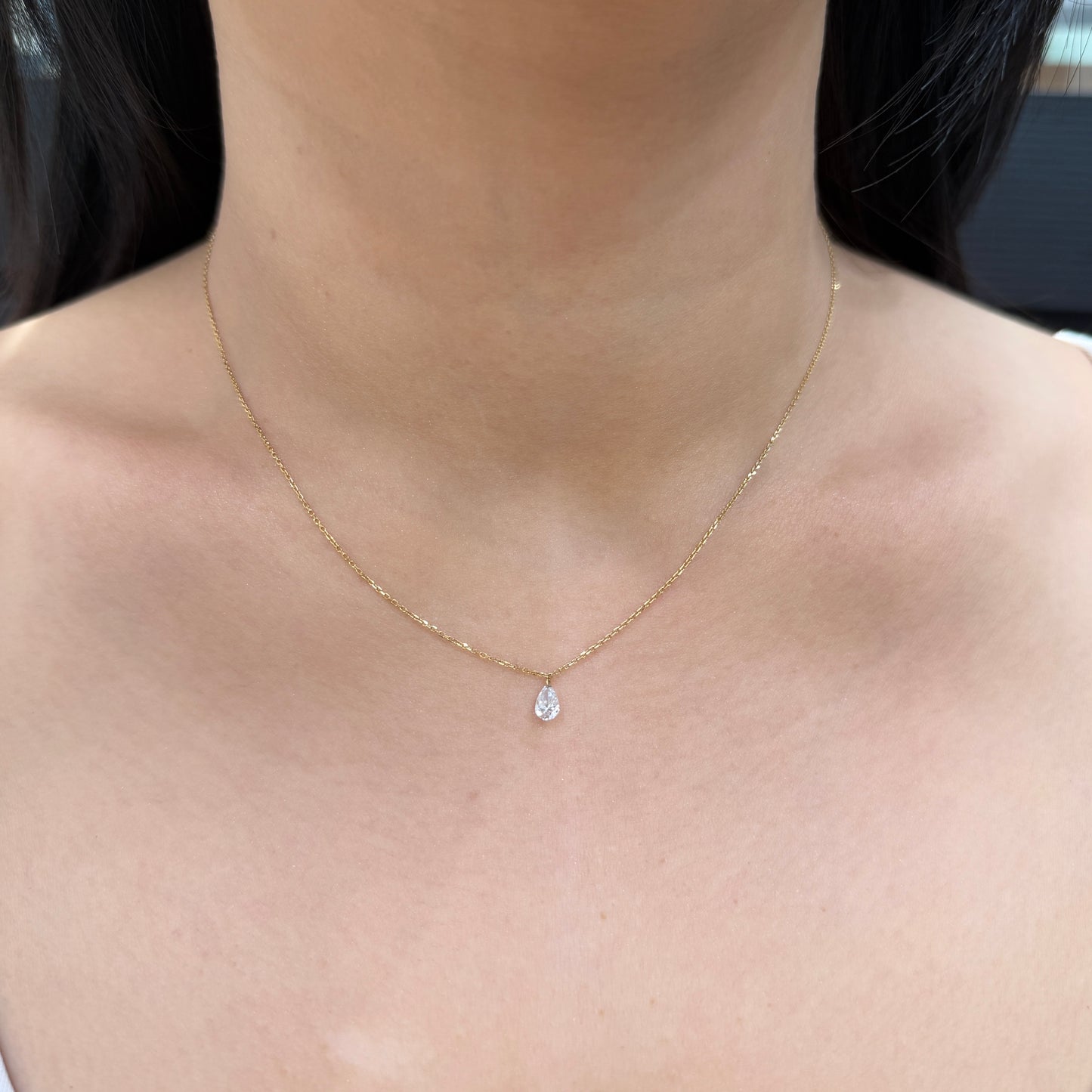 Lab diamond Pear shape 0.3ct Floating necklace