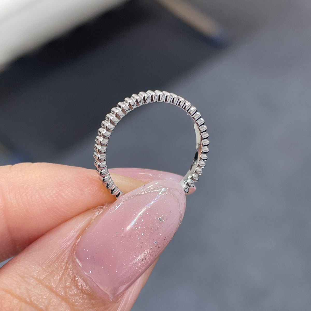 9K vertical line band pinky ring