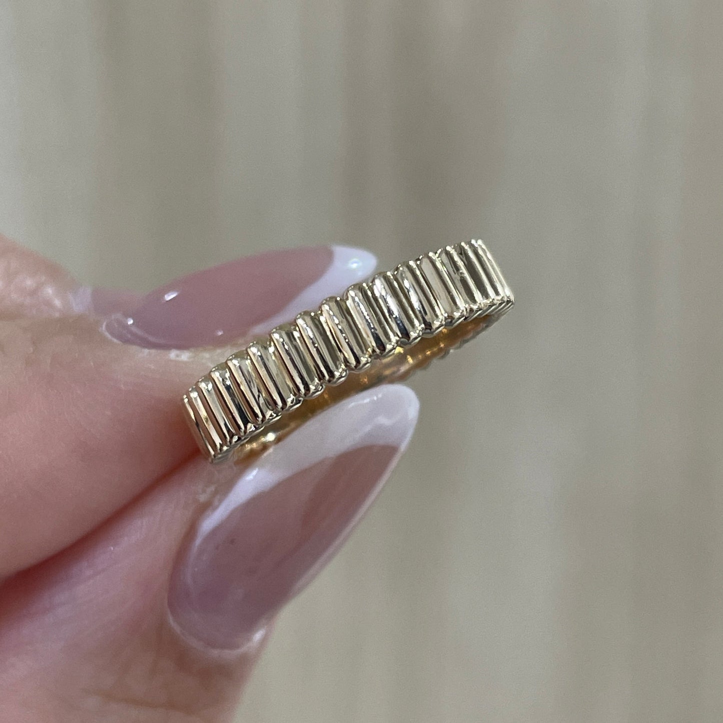 18K vertical line band ring