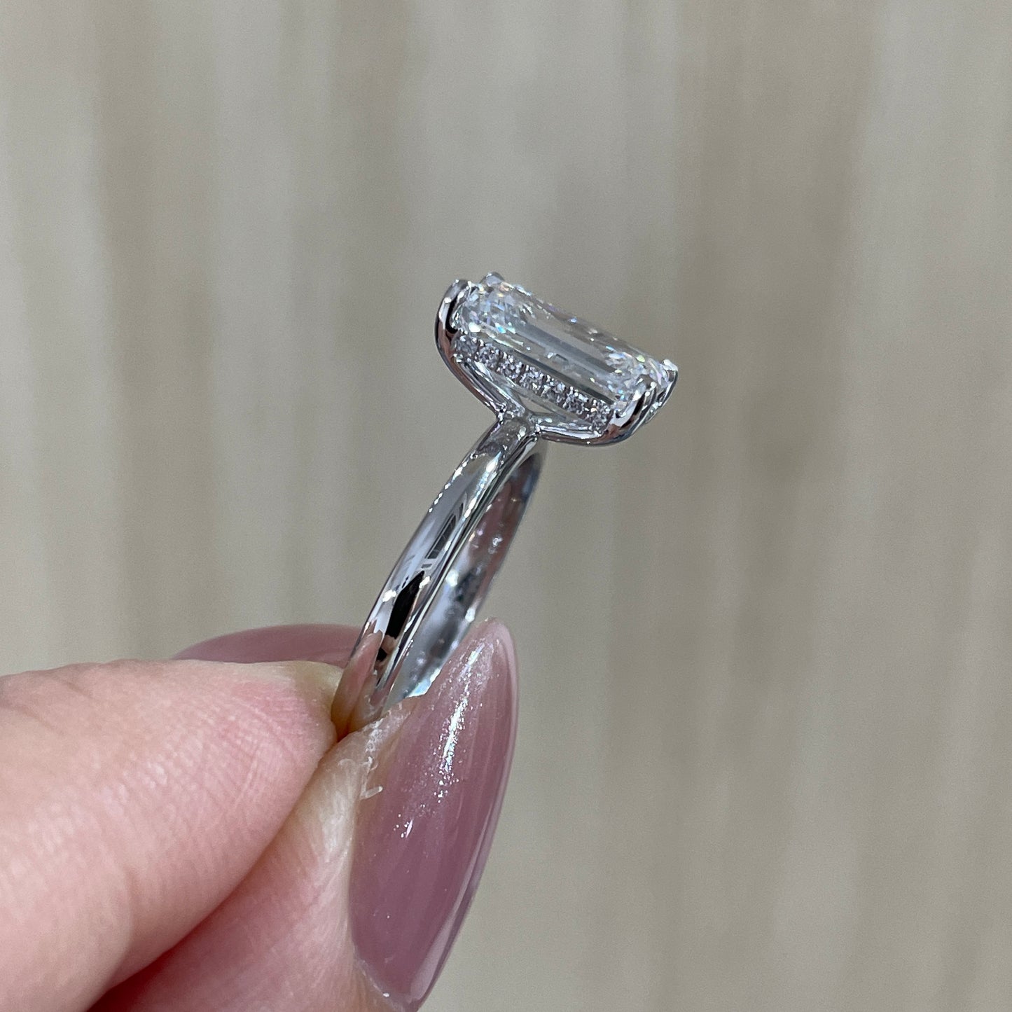 IGI lab diamond Emerald cut 2.5ct four-prong underhao ring