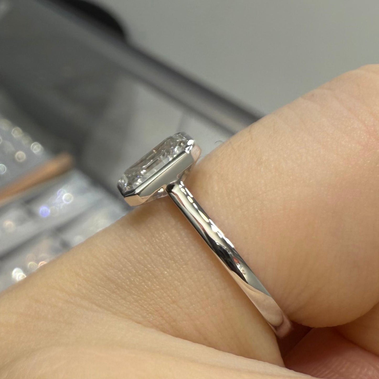 IGI lab diamond Emerald cut 1ct bezel ring
