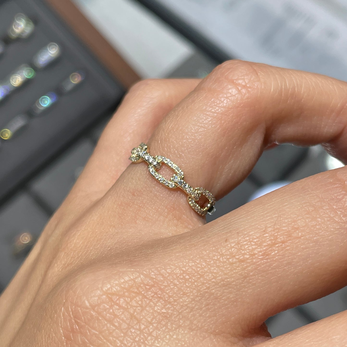 9k Lab diamond round 0.3ct chain link ring
