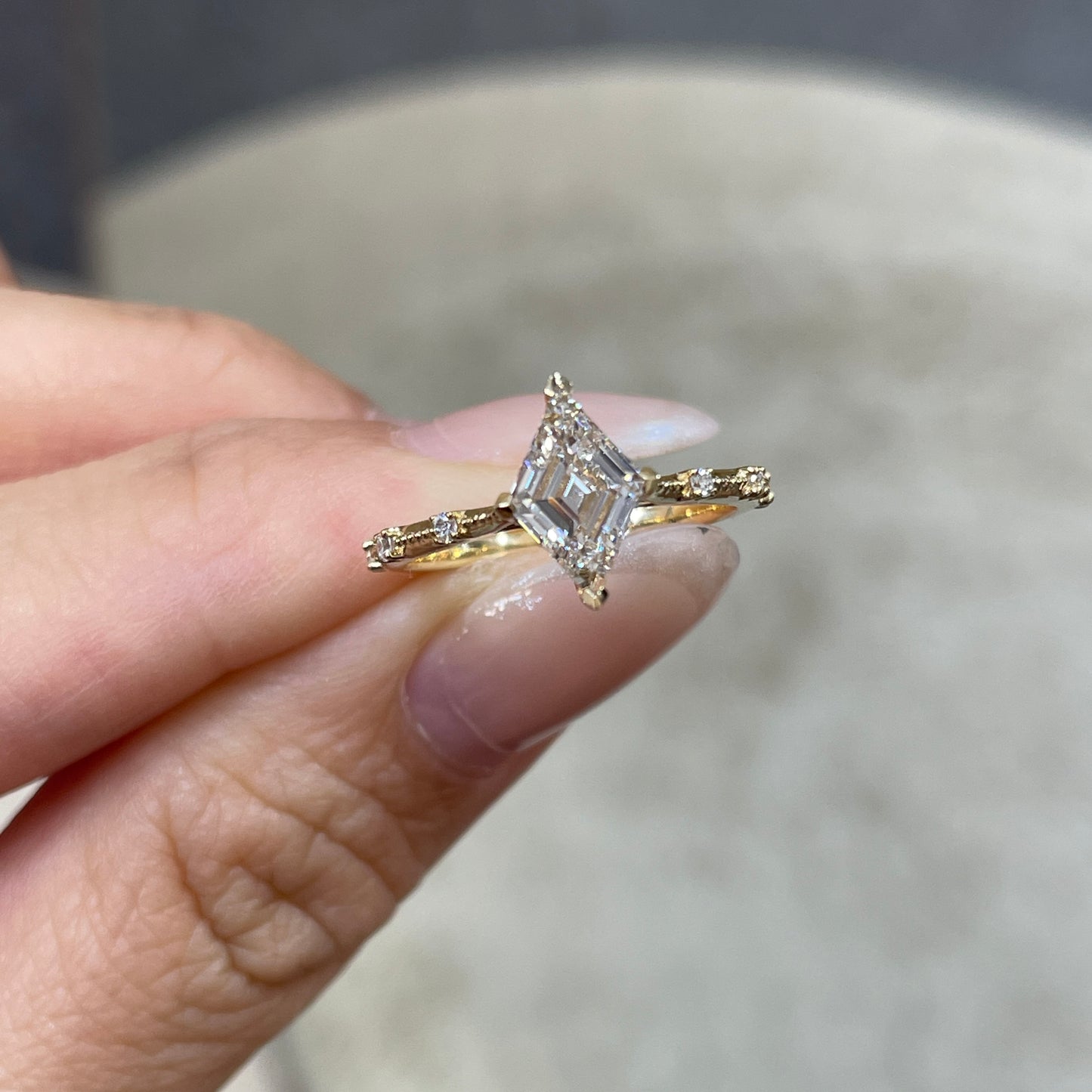 IGI Lab diamond kite cut 1ct four-prong milgrain side stone band ring