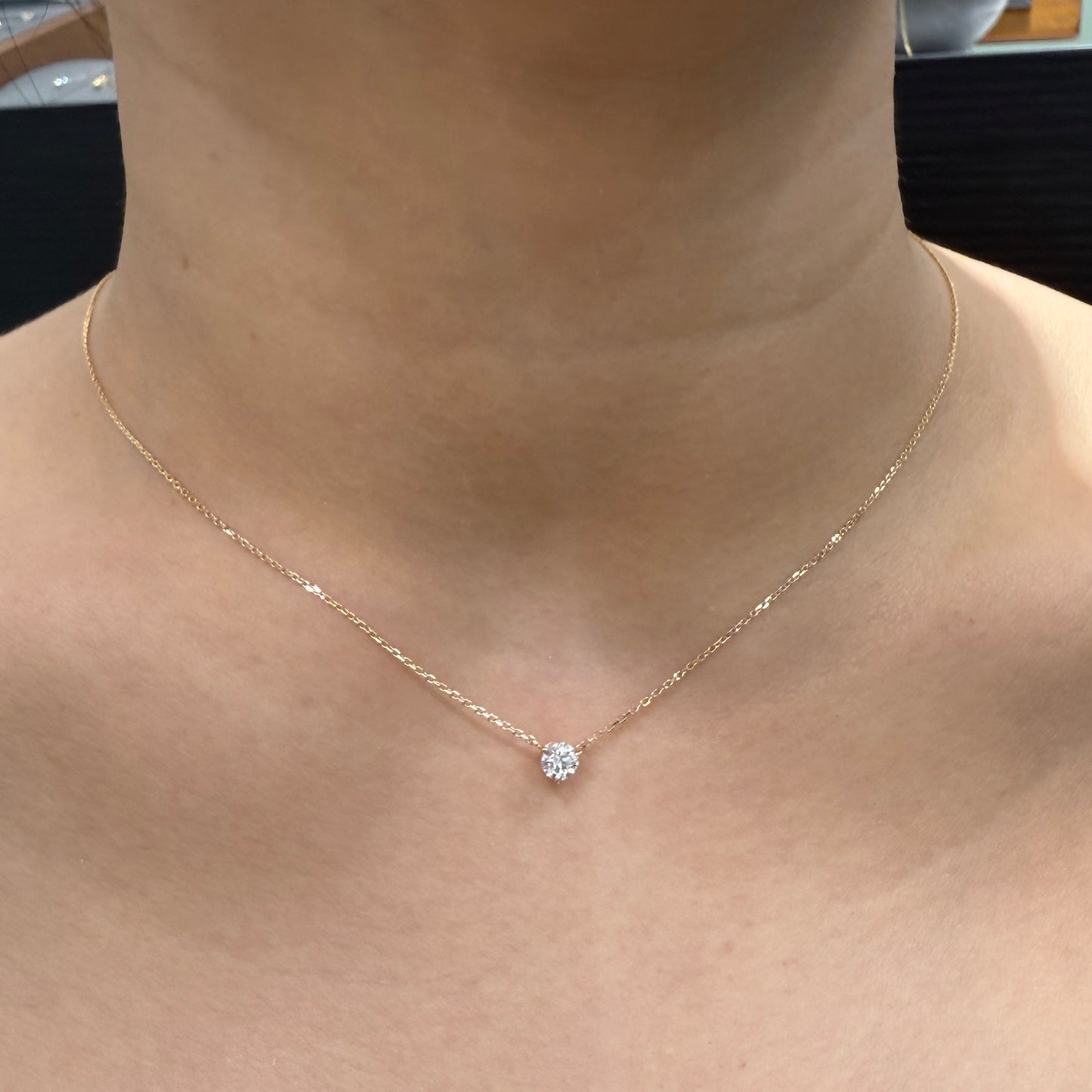 Lab diamond round 0.3ct three-prong necklace