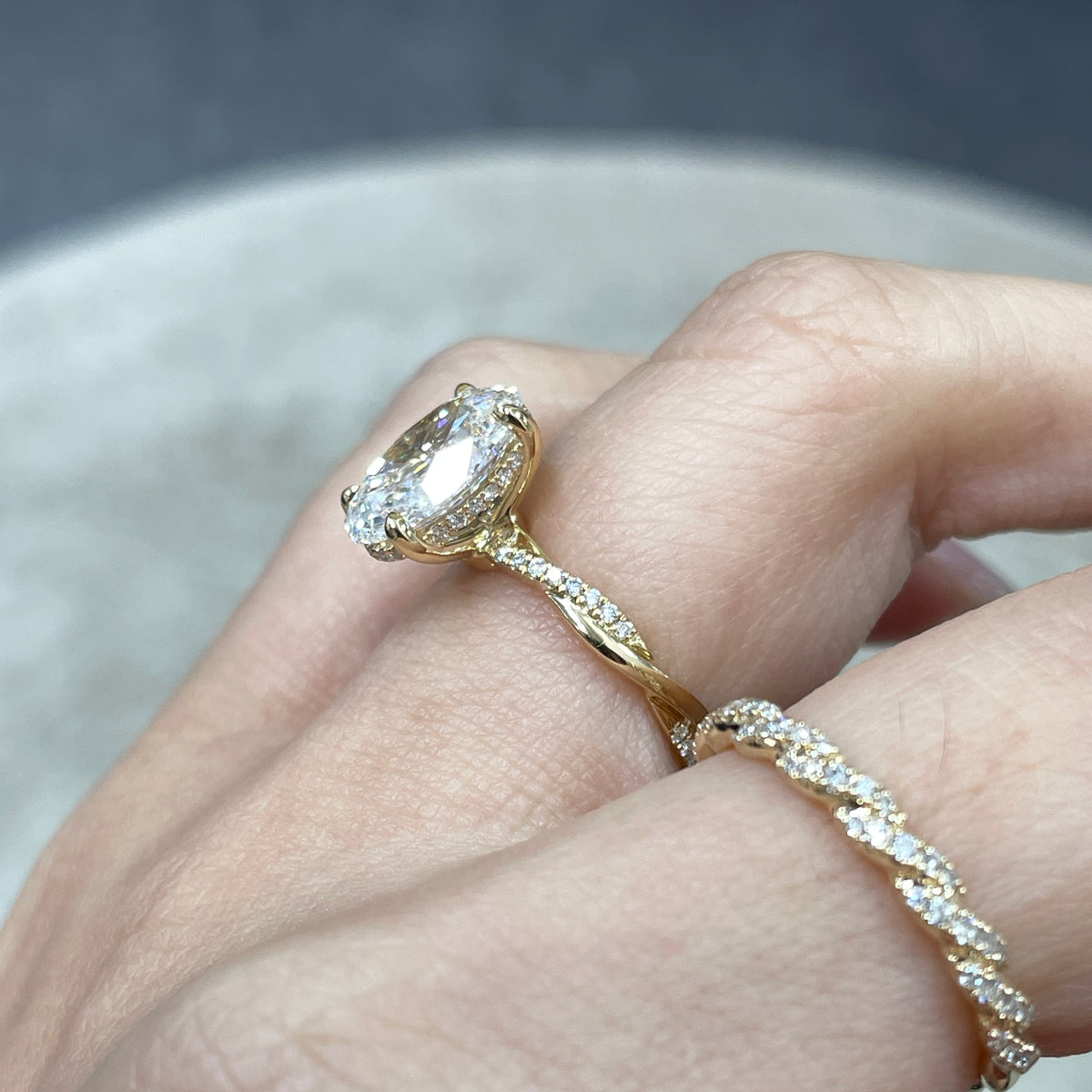 IGI Lab diamond Oval shape 2.5ct four-prong underhalo pave twisted band ring