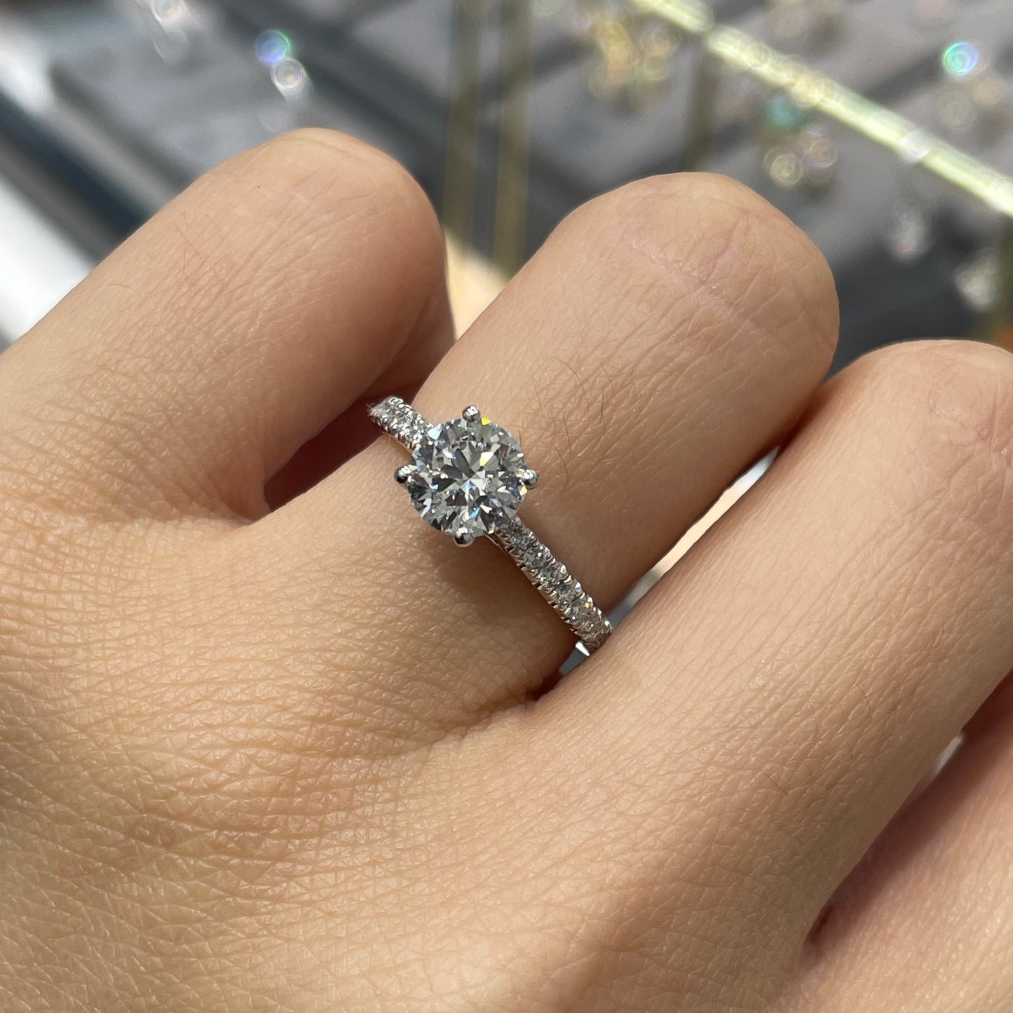 IGI Lab diamond round 1ct four-prong pave ring