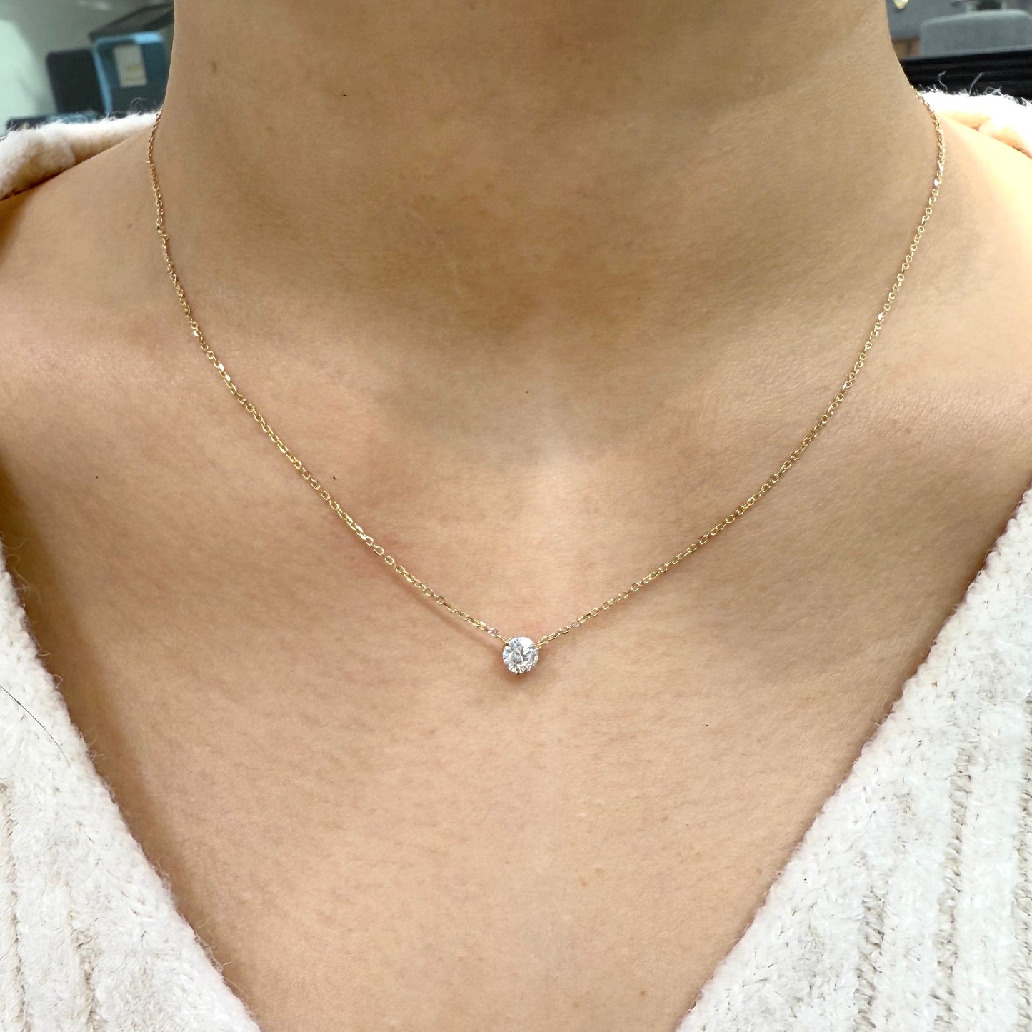 Lab diamond round 0.3ct three-prong necklace