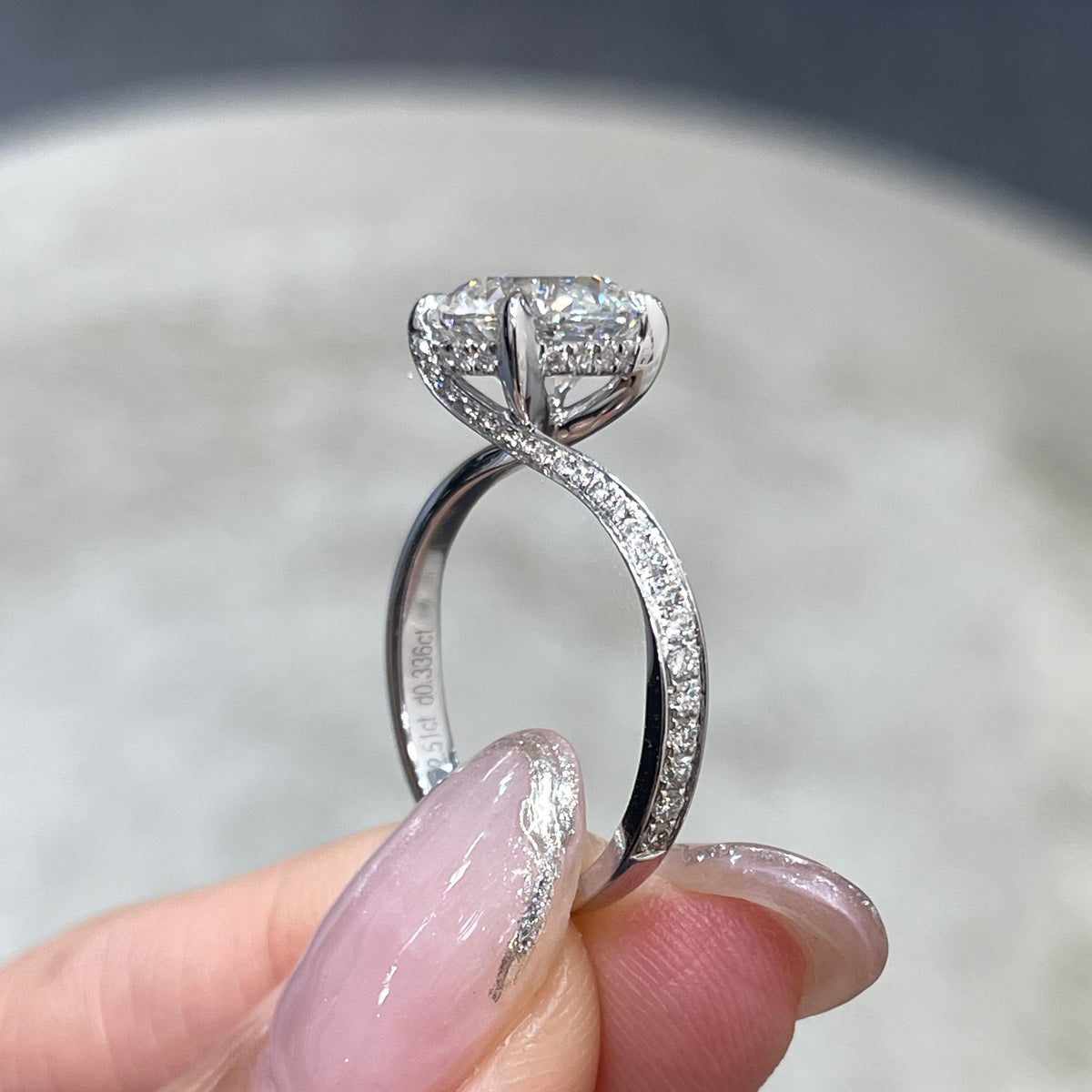 IGI lab diamond 2.5ct round four-prong underhalo twist pave ring