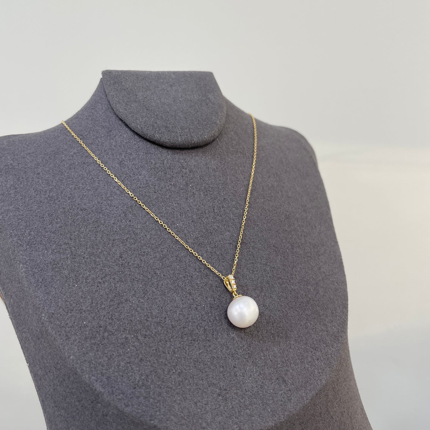 Lab diamond pearl pendant