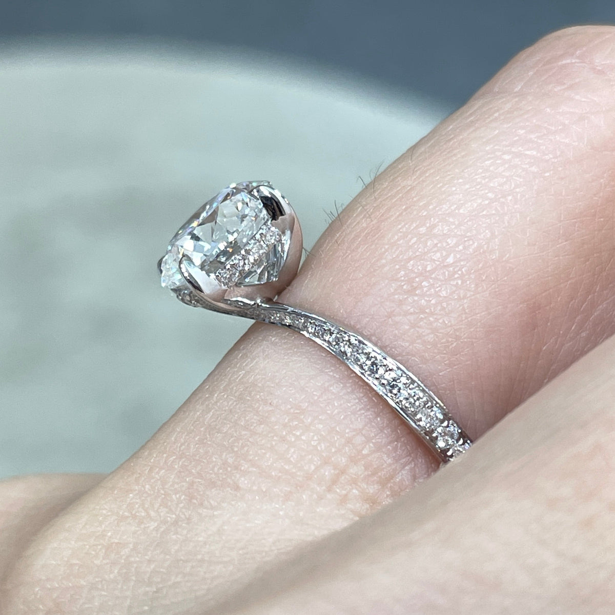 IGI lab diamond 2.5ct round four-prong underhalo twist pave ring