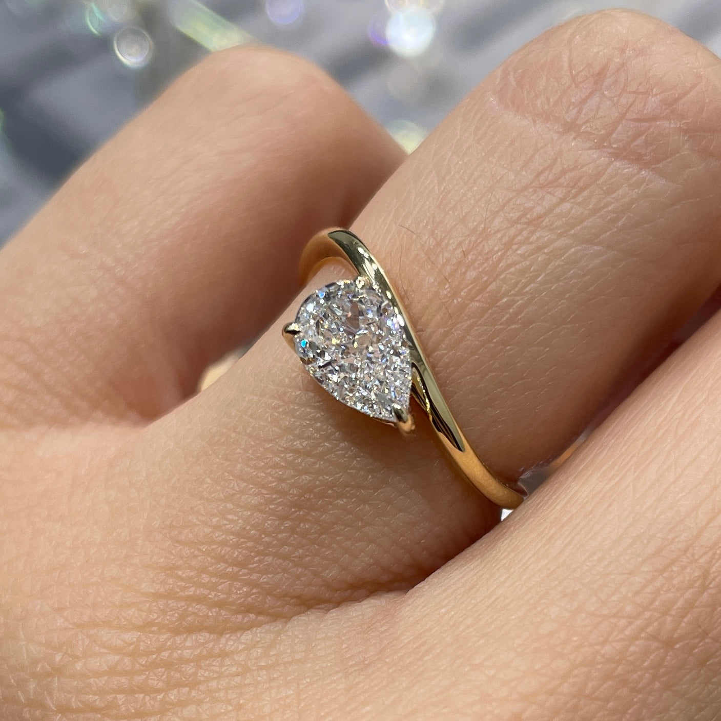 IGI Lab diamond Pear shape 1ct three prong wavy ring