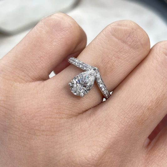 IGI Lab diamond Pear shape 1.5ct v shape channel set ring