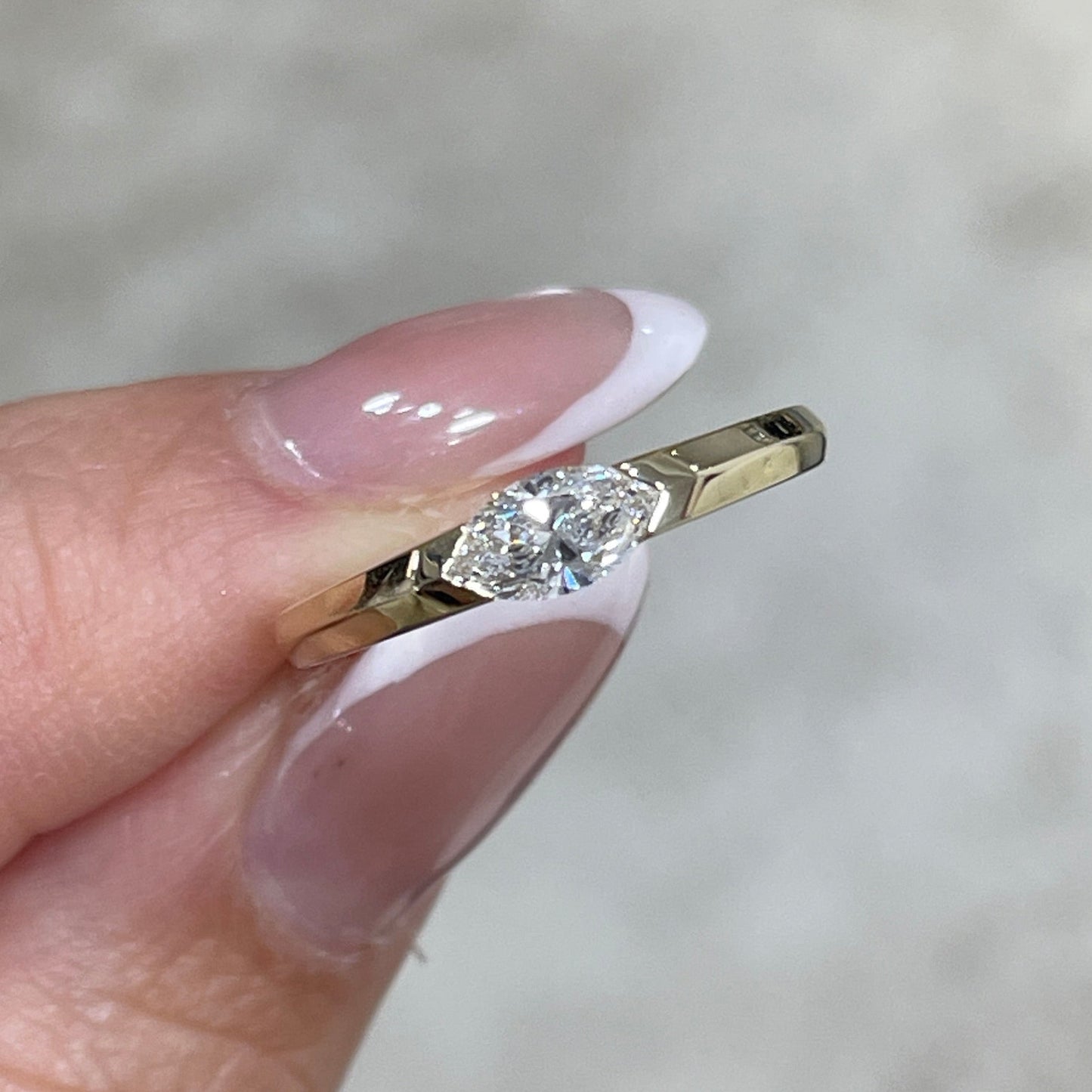 9K Lab diamond marquise 0.3ct east west horizontal ring