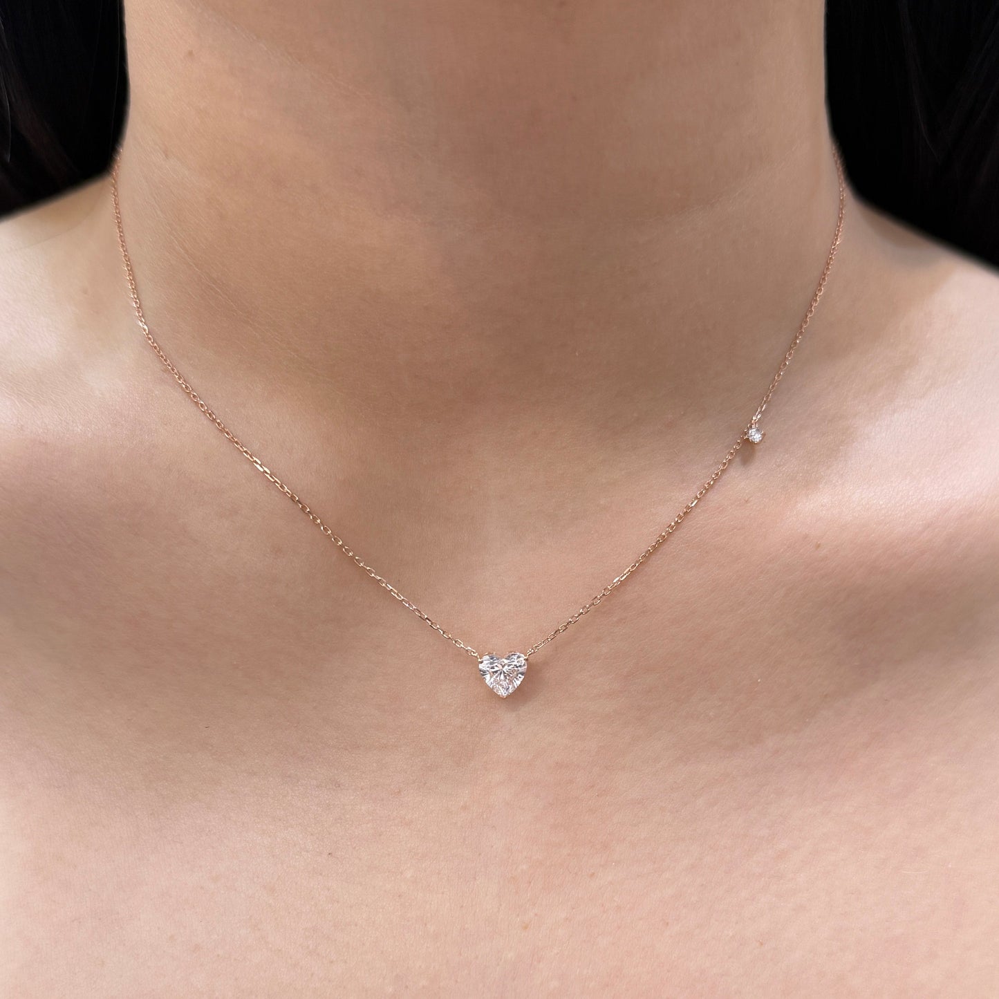 Lab diamond heart shape 0.9ct three-prong with little diamond necklace