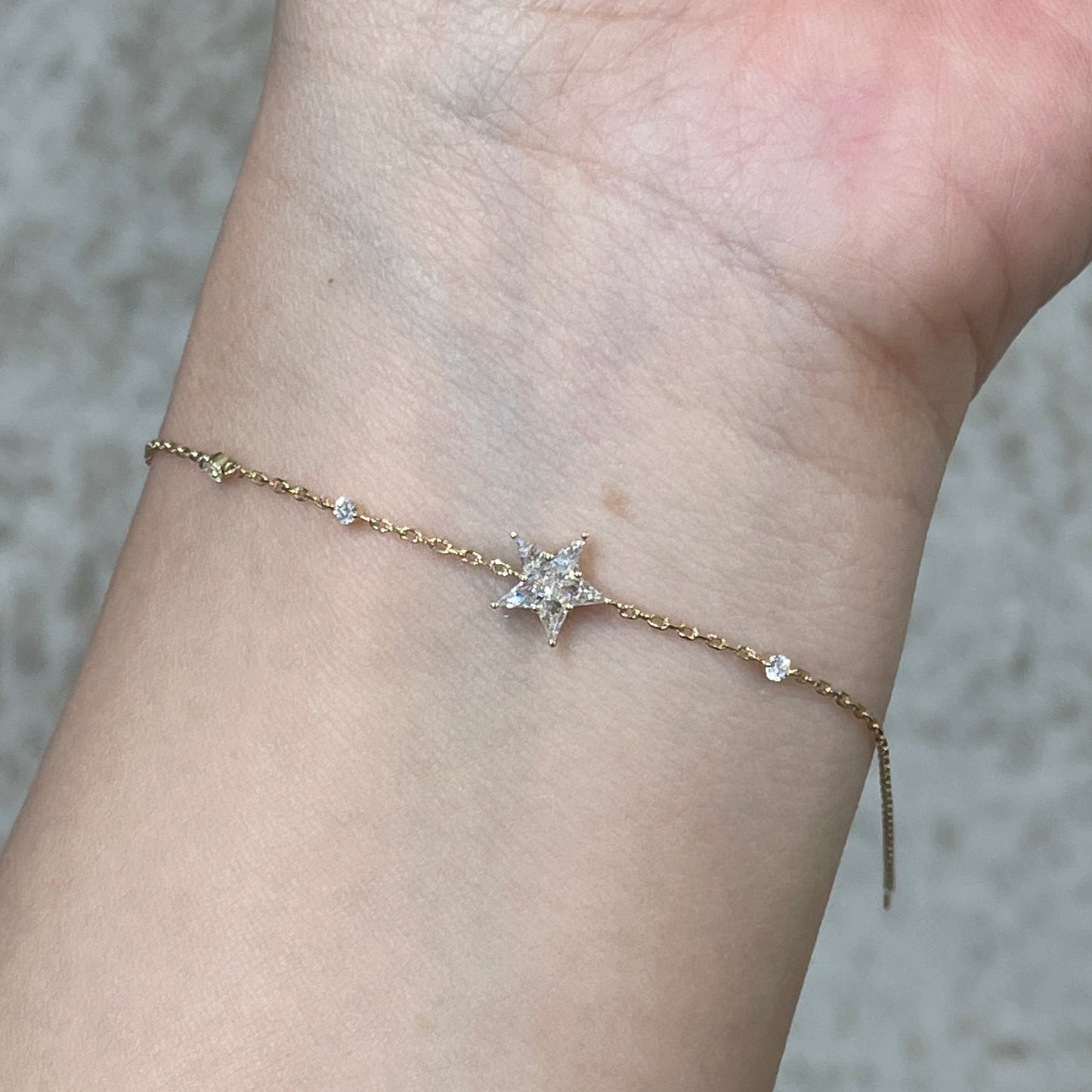 9k Lab diamond kite cut 0.29ct Illusion star with little diamonds bracelet