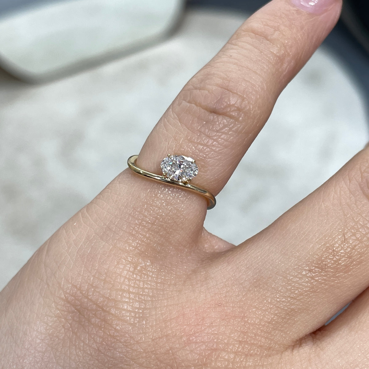 9k Lab diamond oval shape 0.4ct four-prong wavy pinky ring