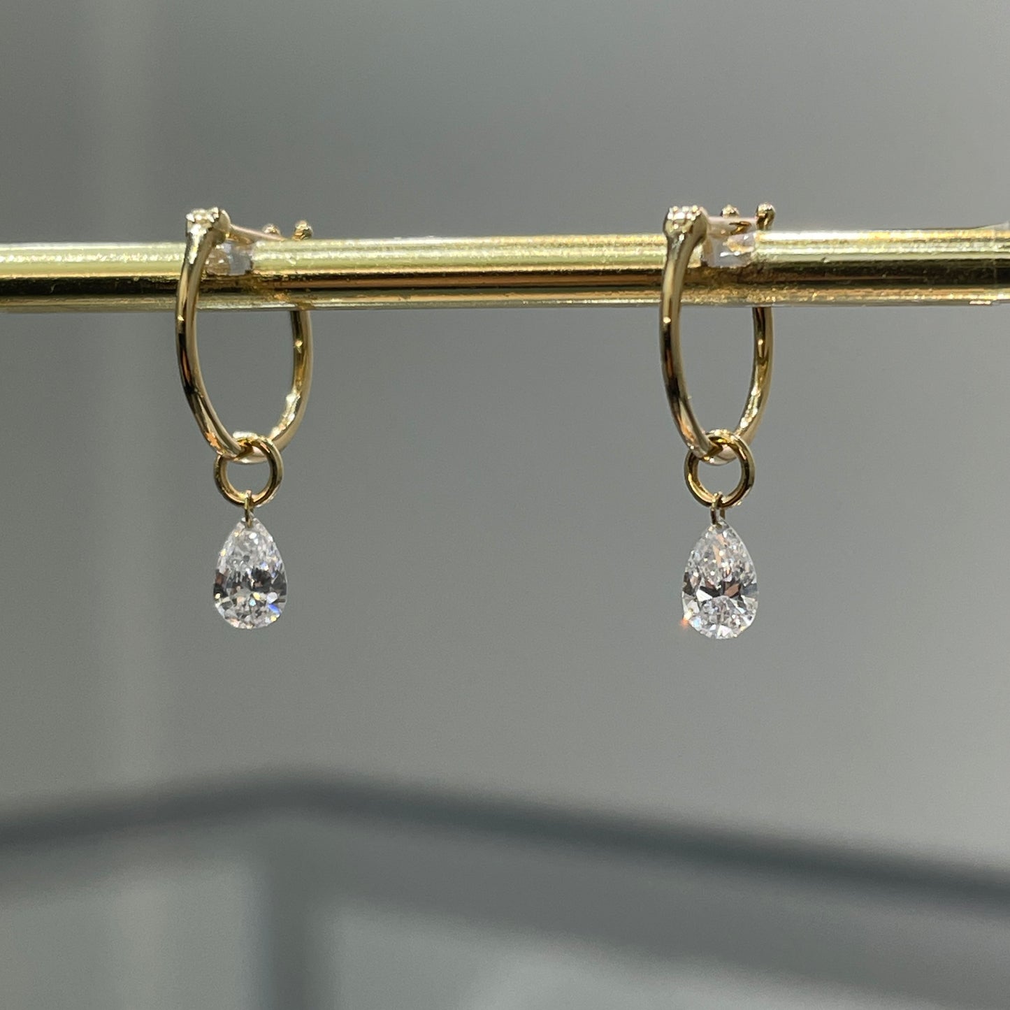 Lab diamond pear shape 0.4ct floating 10mm hoop earrings-pair