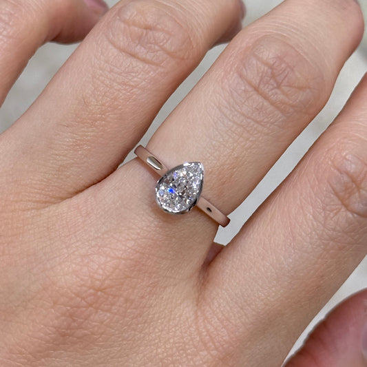 Lab diamond Pear 1ct bezel ring