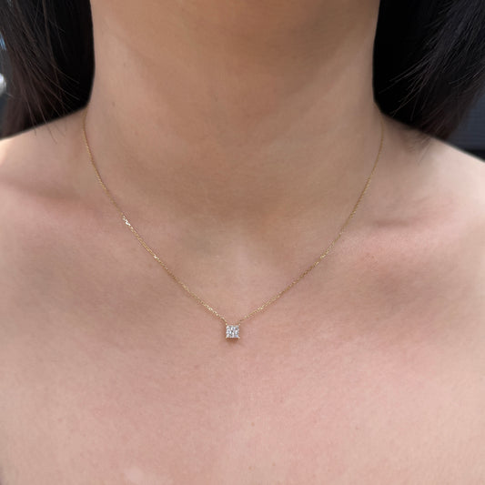 Lab diamond Princess cut 0.35ct four-prong necklace