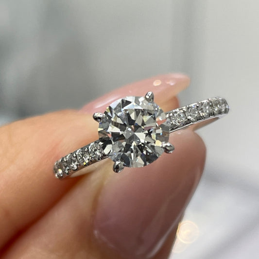 Lab Diamond round 1ct four-prong pave ring