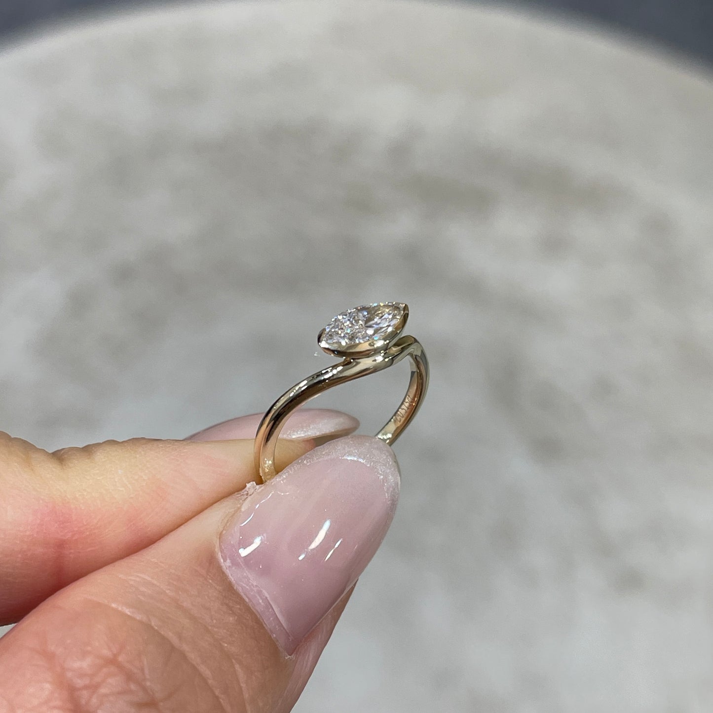 9k Lab diamond 0.5ct Marquise shape wavy pinky ring