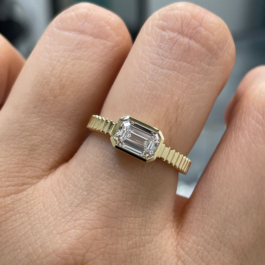 IGI Lab diamond Emerald cut 1ct bezel horizontal half sawtooth band ring