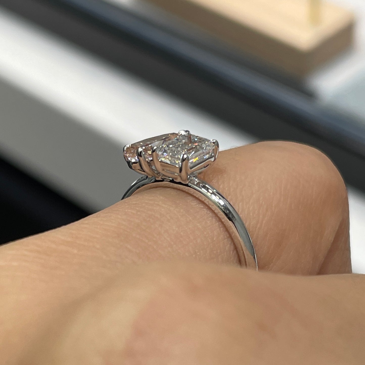 IGI lab pink diamond pear 0.6ct with emerald cut 0.8ct toi er moi ring