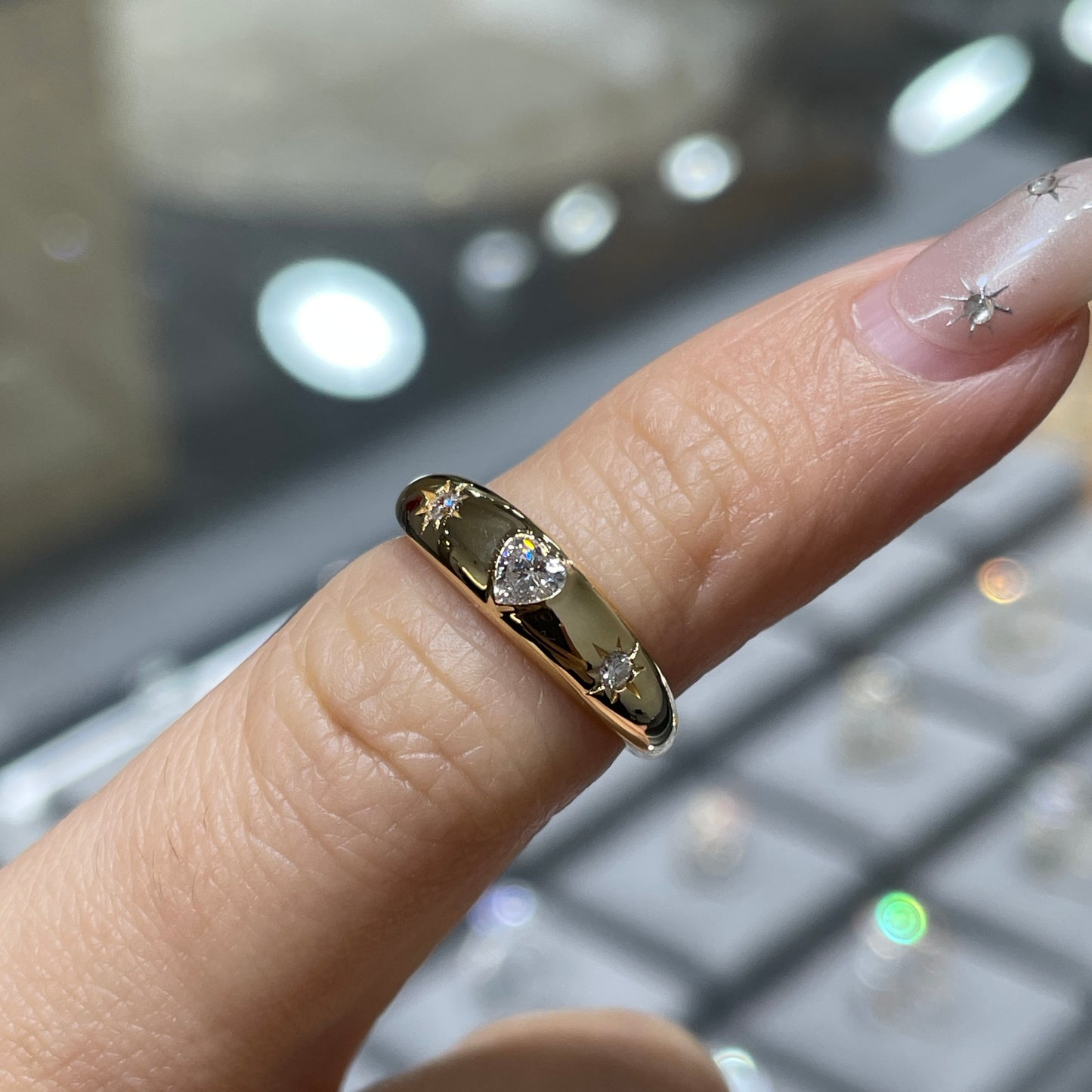Lab diamonds heart shape 0.13ct star dome pinky ring